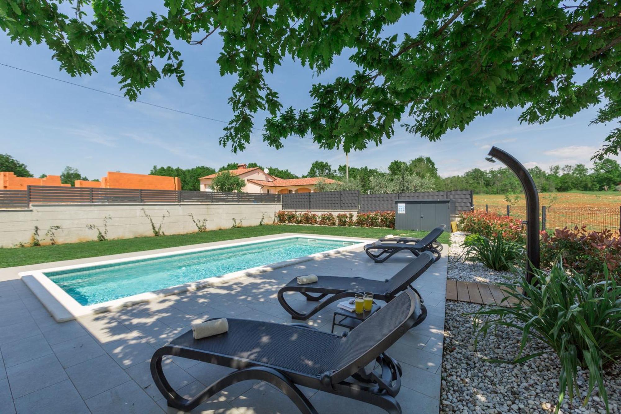 Moderne Stefany Mit Pool Und Panoramablick *