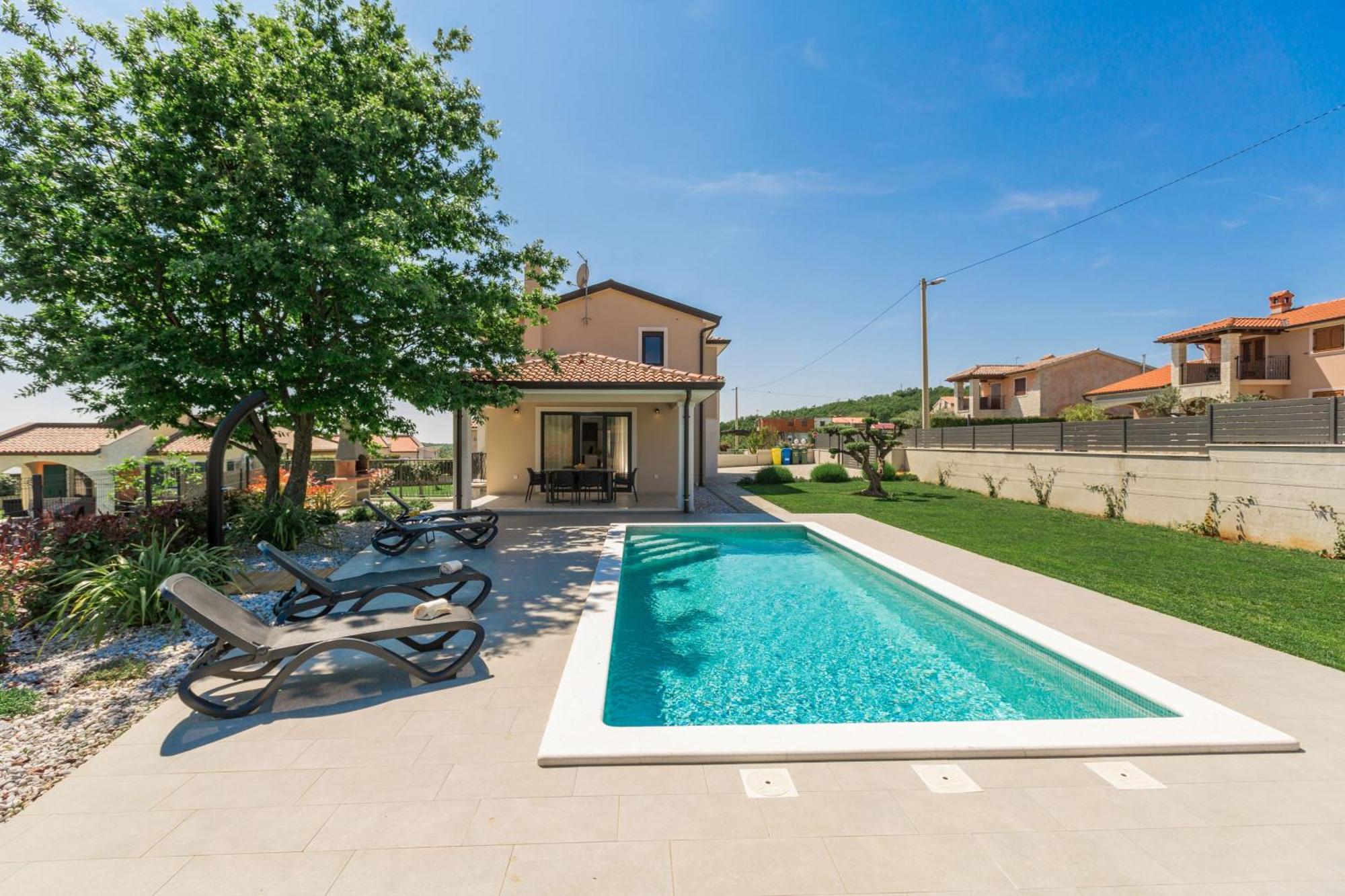 Moderne Stefany Mit Pool Und Panoramablick Poreč