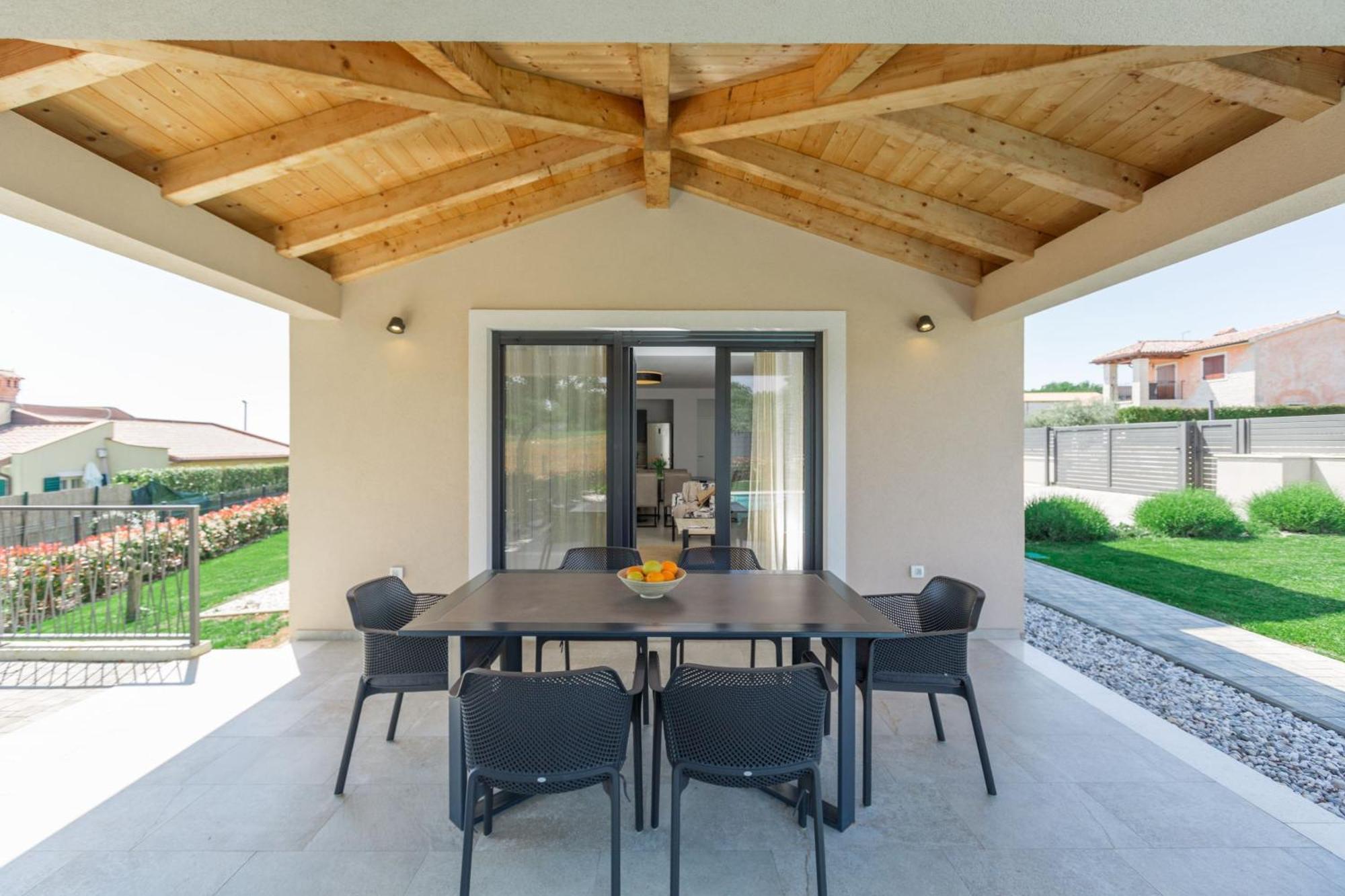 Ferienhaus Moderne Stefany Mit Pool Und Panoramablick