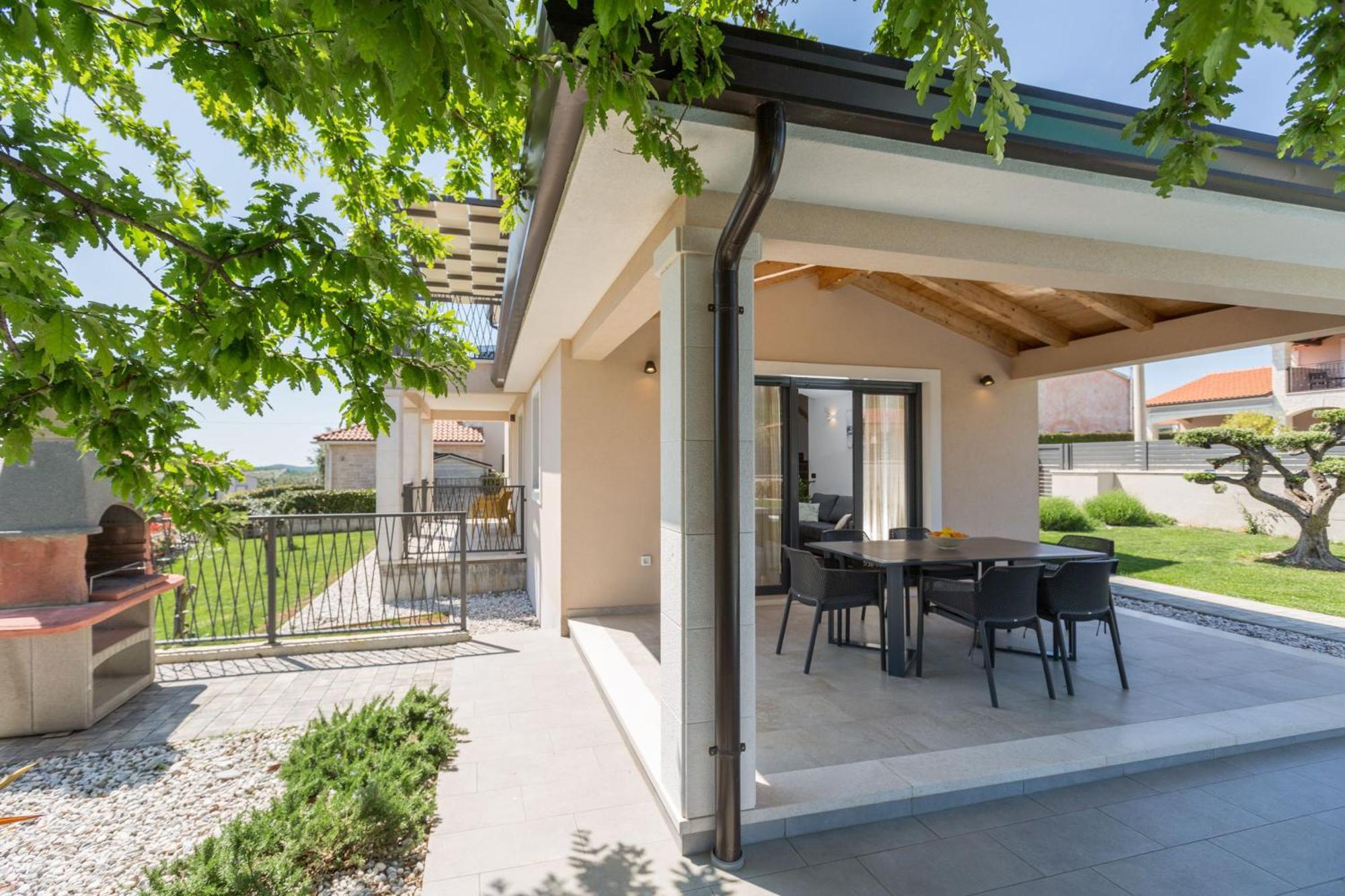 Moderne Stefany Mit Pool Und Panoramablick Ferienhaus Poreč