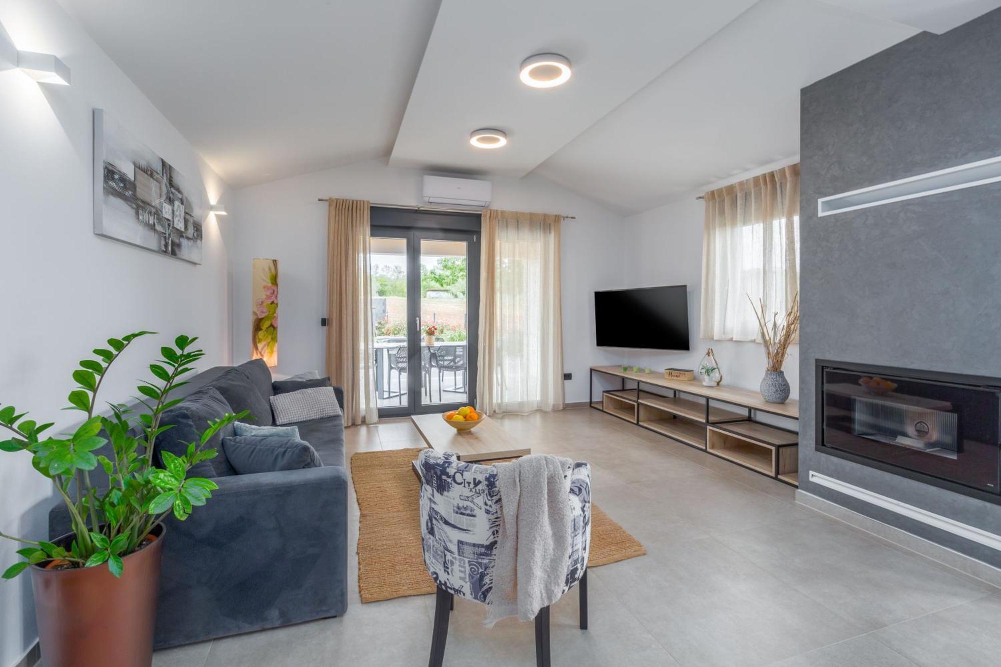Moderne Stefany Mit Pool Und Panoramablick Ferienhaus