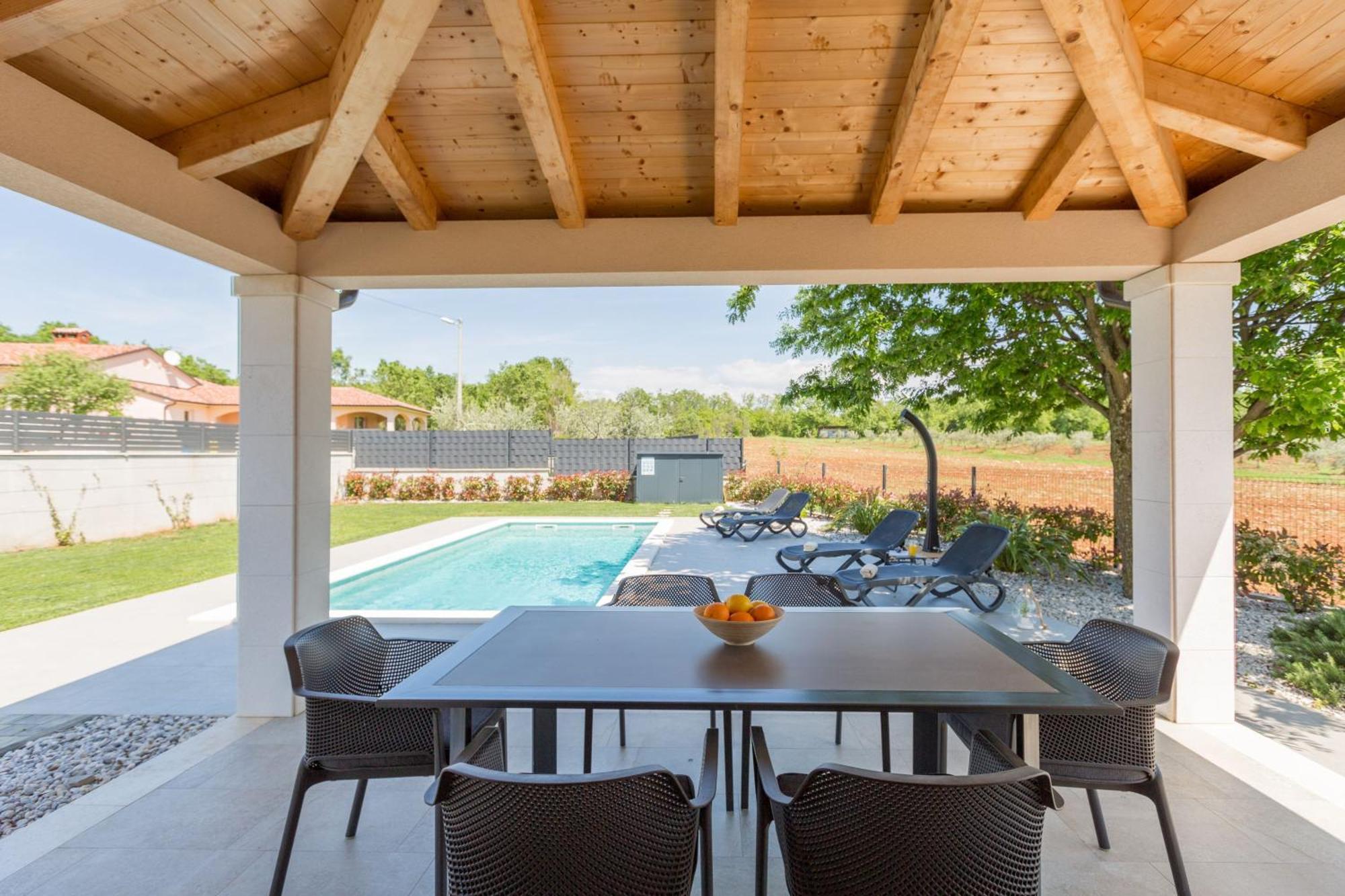 Moderne Stefany Mit Pool Und Panoramablick Ferienhaus *