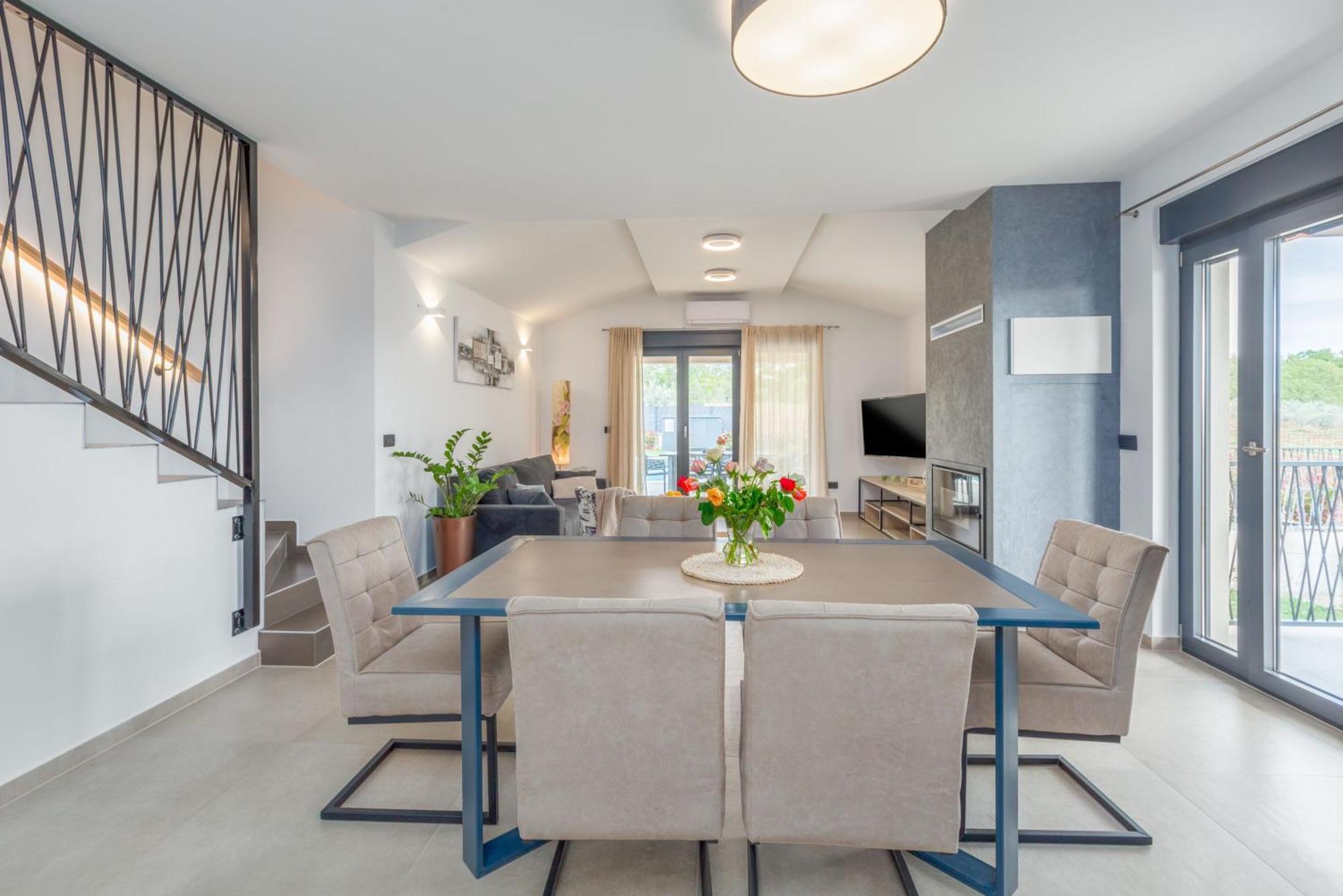 Moderne Stefany Mit Pool Und Panoramablick *